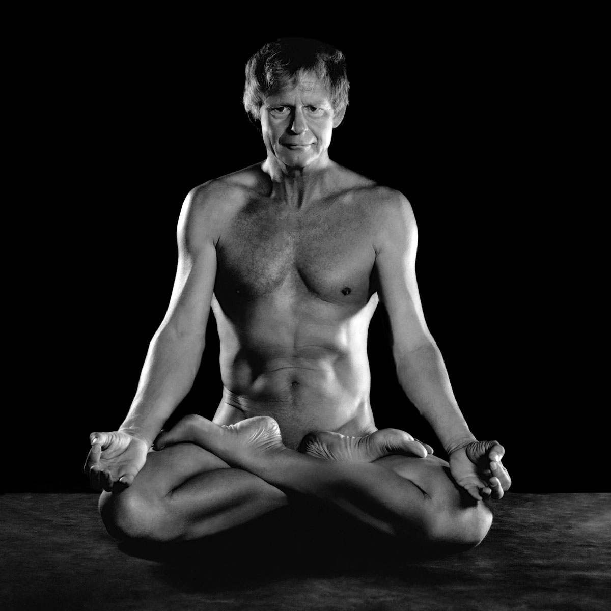 FKK, nackt und frei - Nackt-Yoga - Lotussitz - Padmasana - Erhard Hagebeuker